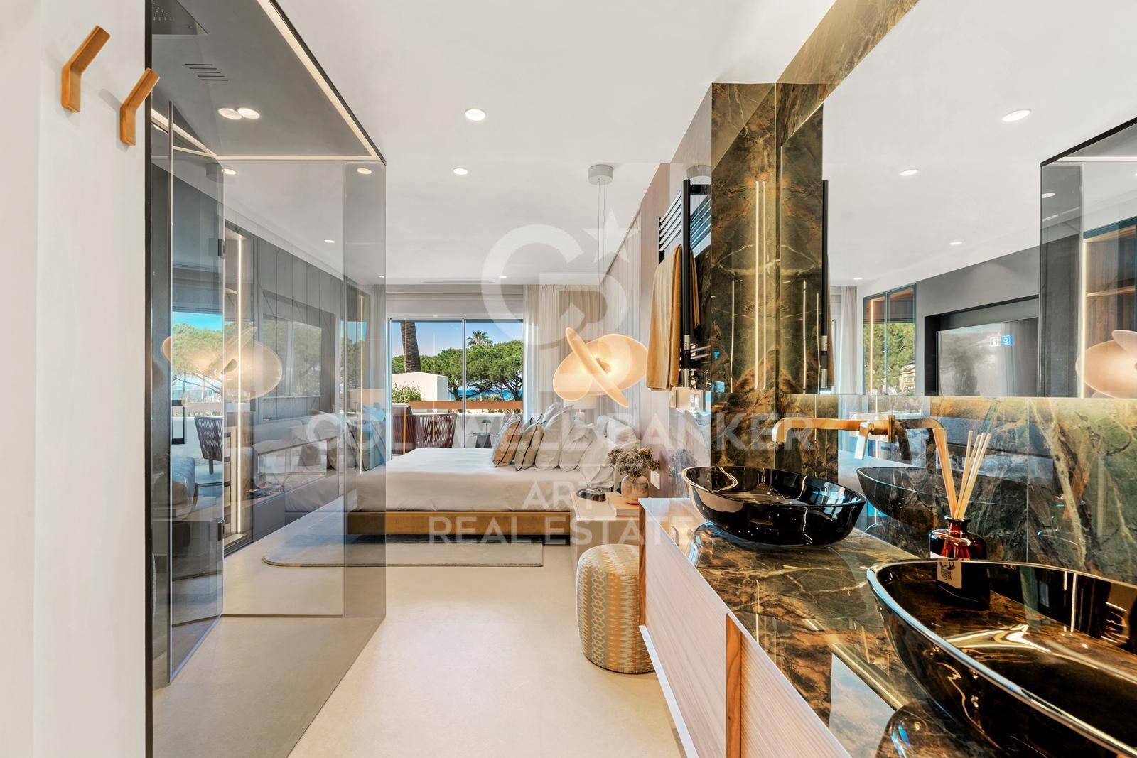 Stylish beachfront apartment with panoramic views in Los Monteros Palm Beach, Marbella