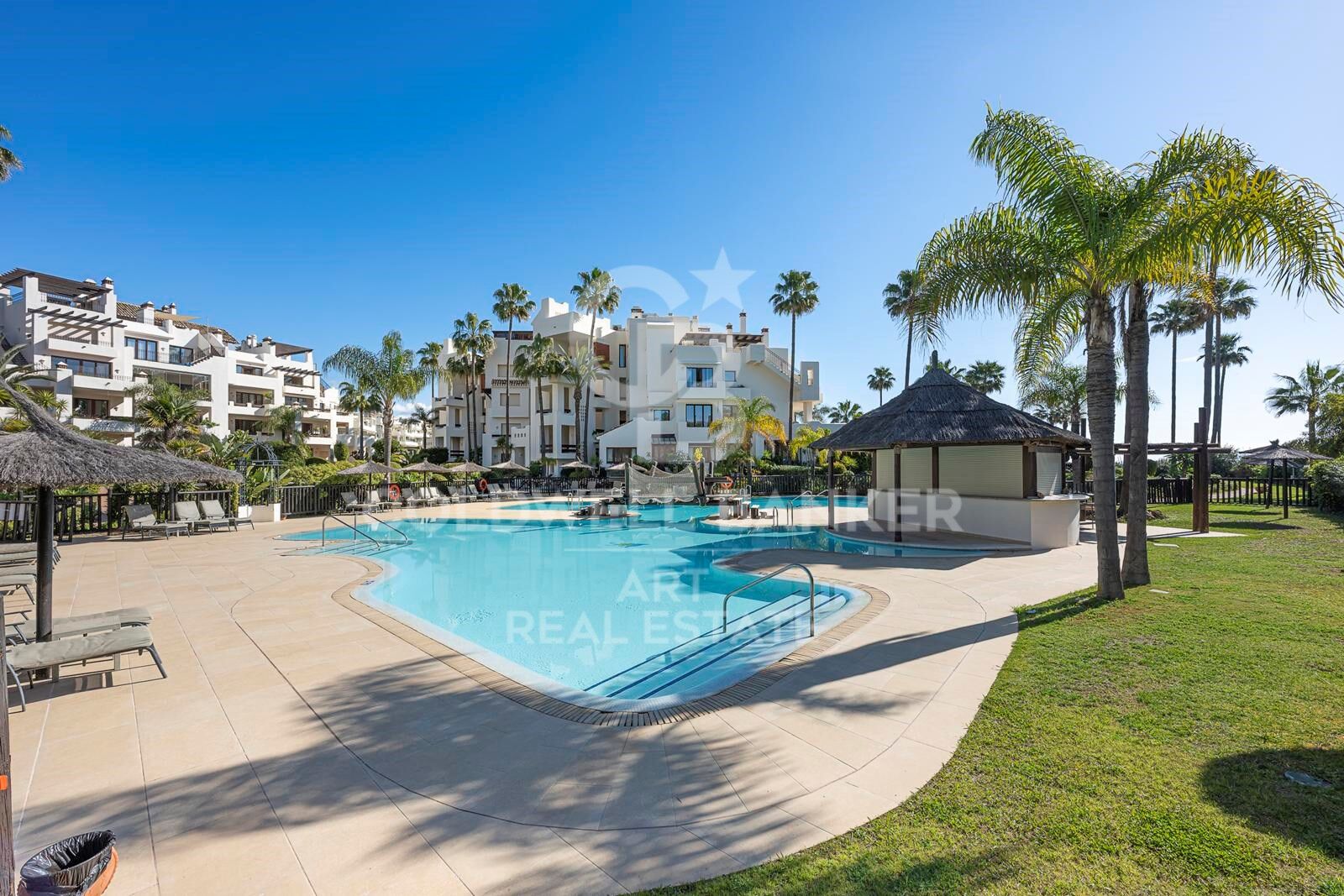 Elegante apartamento en Bahía del Velerín, Nueva Milla de Oro, Estepona, Costa del Sol