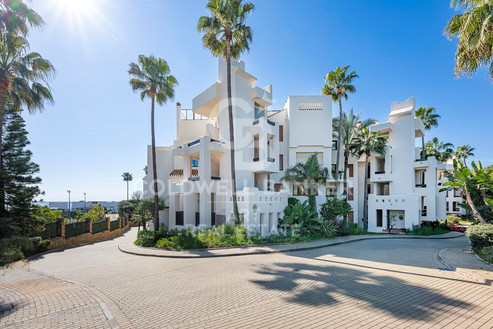 Elegant ground-floor apartment in Bahía del Velerín, New Golden Mile, Estepona, Costa del Sol