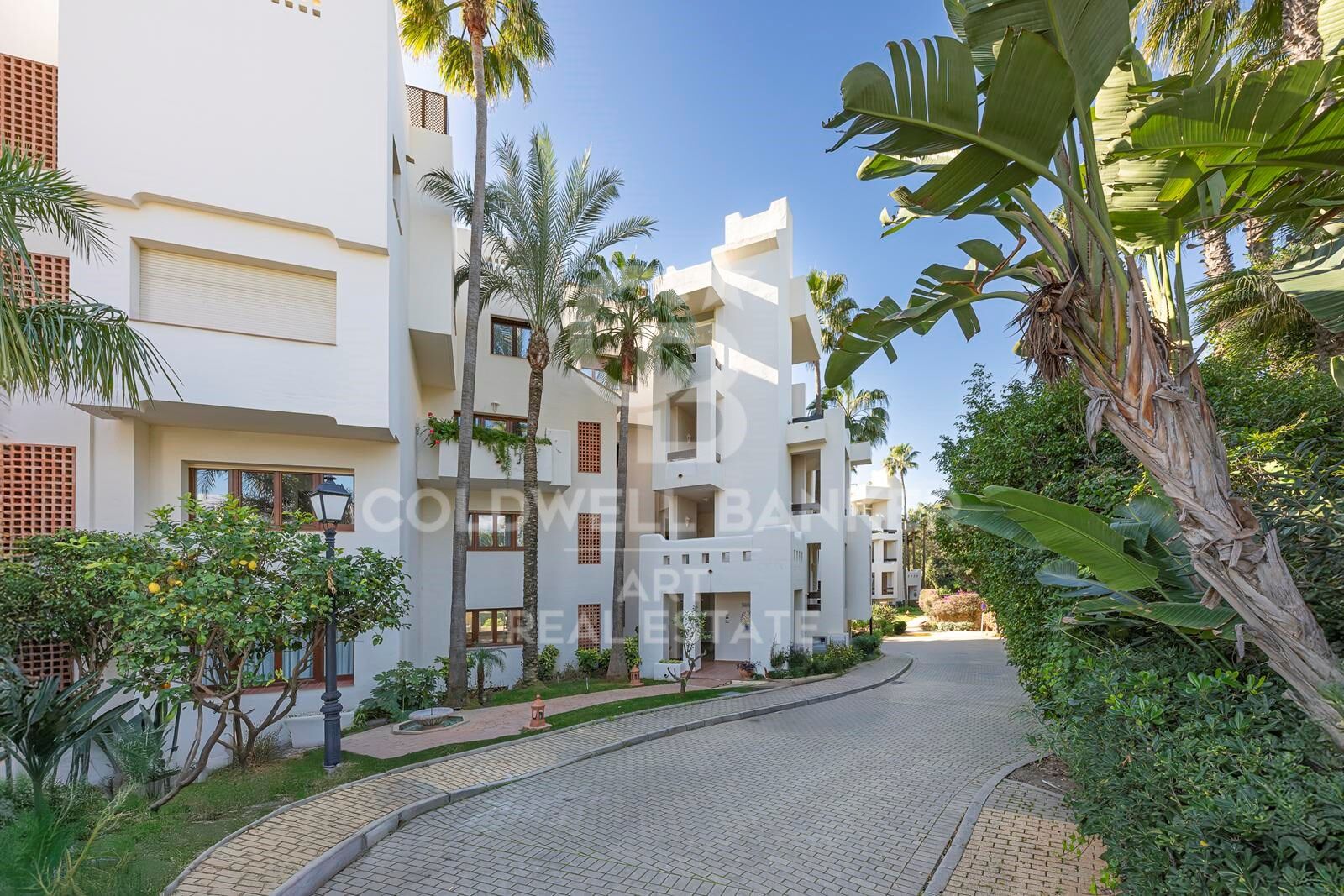 Elegant ground-floor apartment in Bahía del Velerín, New Golden Mile, Estepona, Costa del Sol