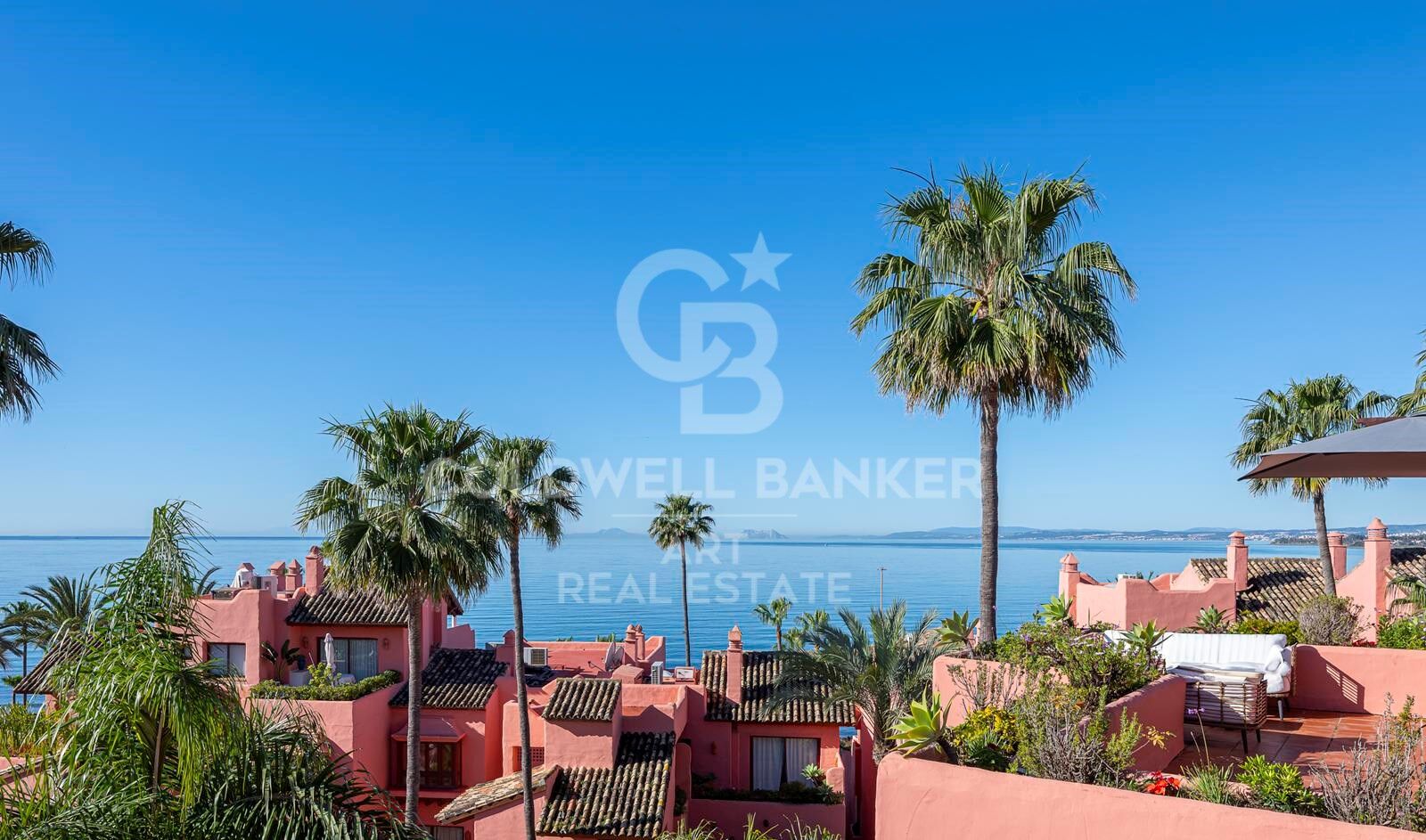 Maravilloso ático en primera línea de playa en la Nueva Milla de Oro, Estepona, Costa del Sol