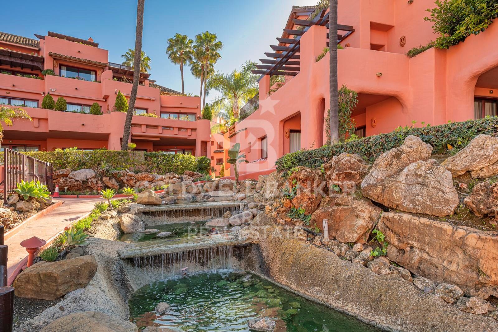 Maravilloso ático en primera línea de playa en la Nueva Milla de Oro, Estepona, Costa del Sol