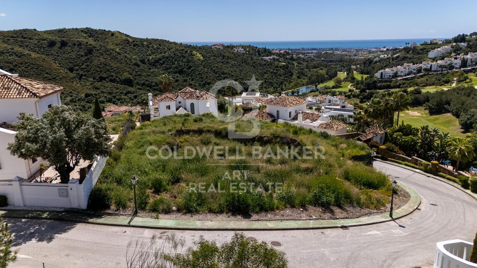 Letztes Grundstück mit Panoramameerblick und Luxus-Villaprojekt in Lomas de La Quinta, Benahavís