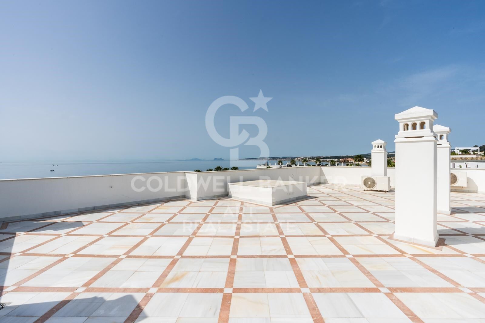 Ático de lujo en primera línea de playa, Estepona, Costa del Sol