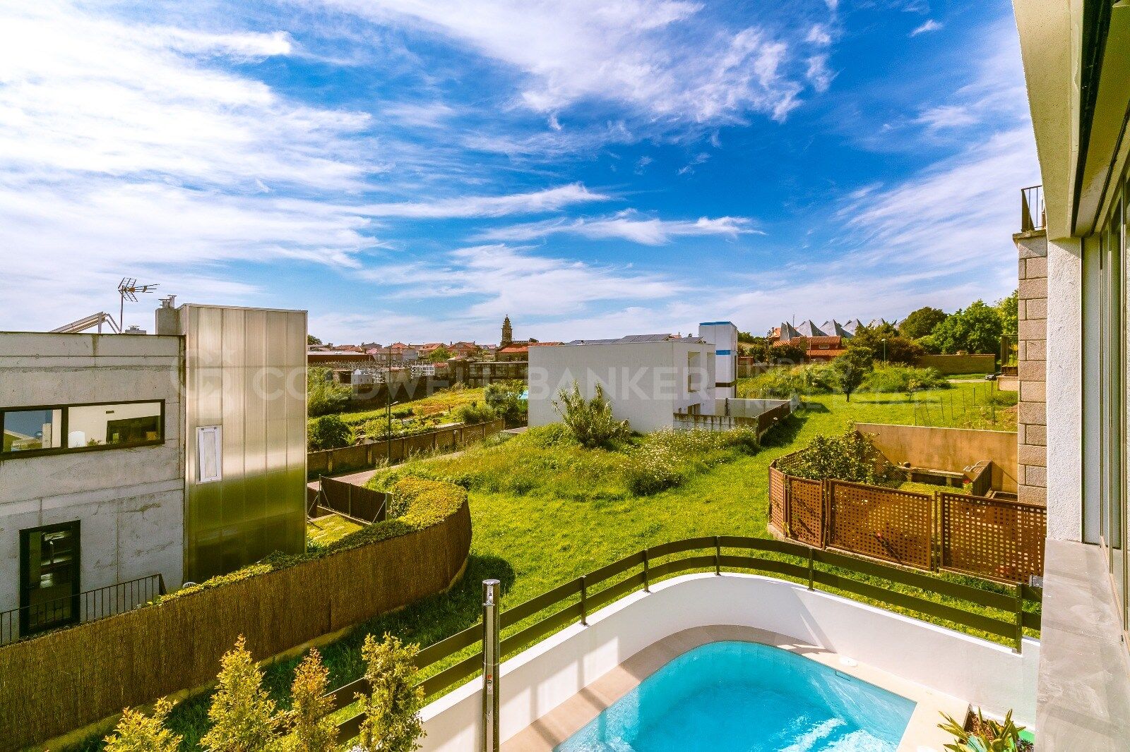 Magnificent villa with private pool, garden and next to the beach