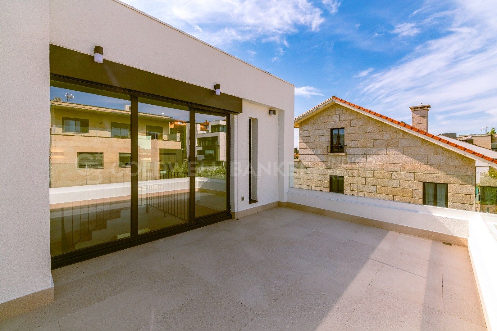 Magnificent villa with private pool, garden and next to the beach