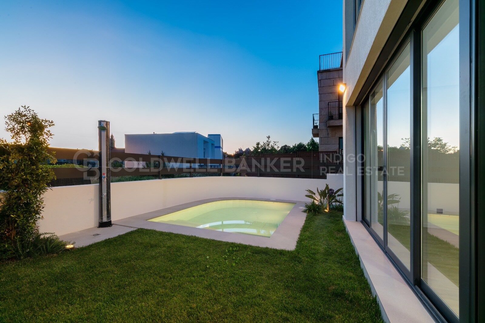 Magnificent villa with private pool, garden and next to the beach