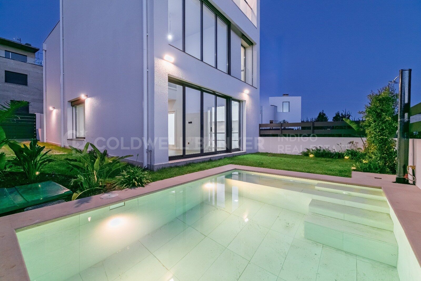 Magnificent villa with private pool, garden and next to the beach