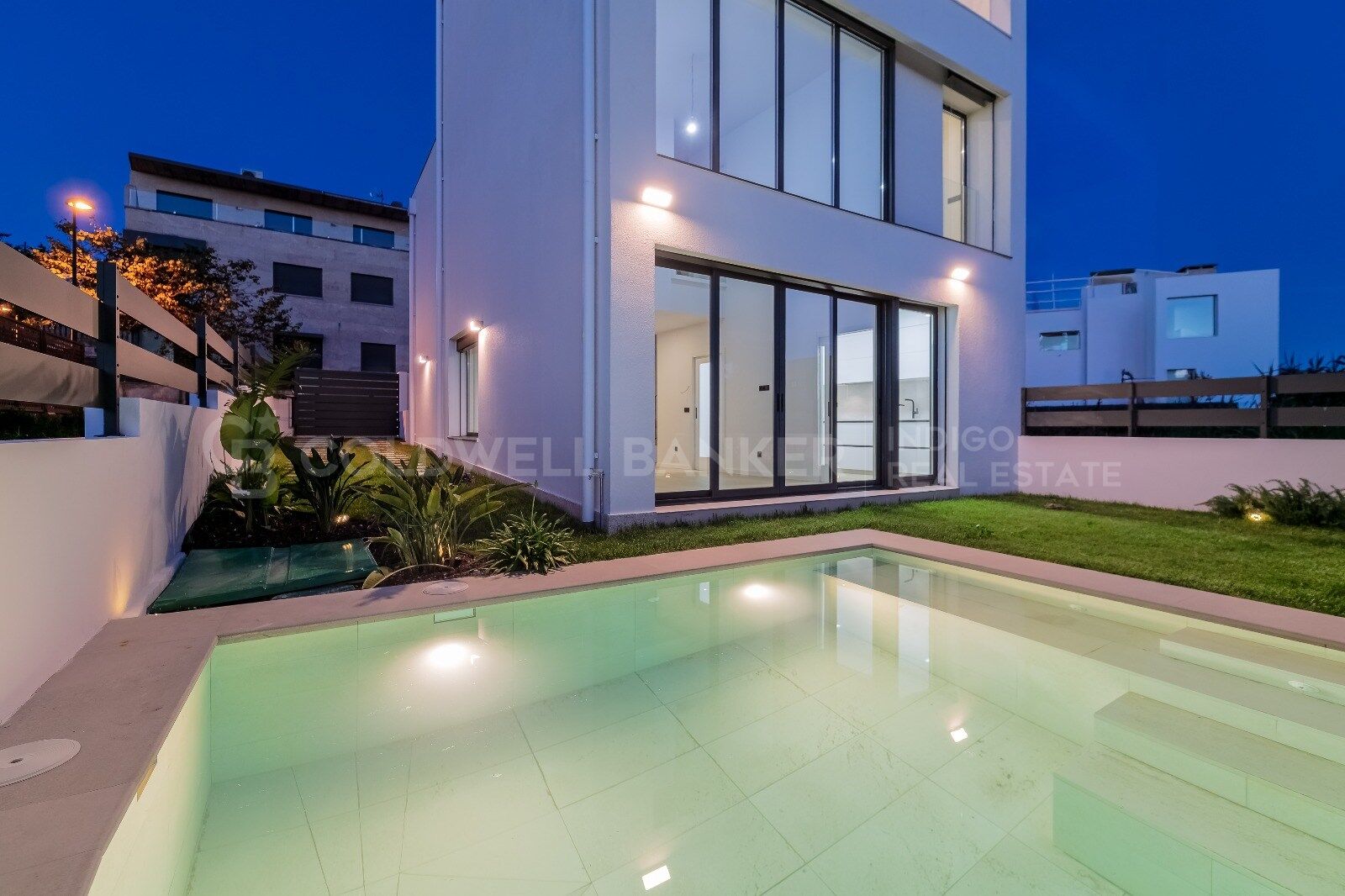 Magnificent villa with private pool, garden and next to the beach