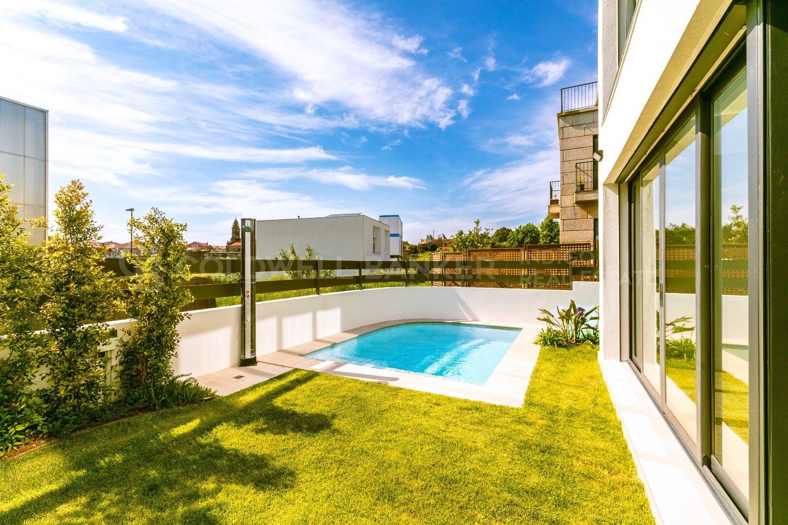 Magnificent villa with private pool, garden and next to the beach