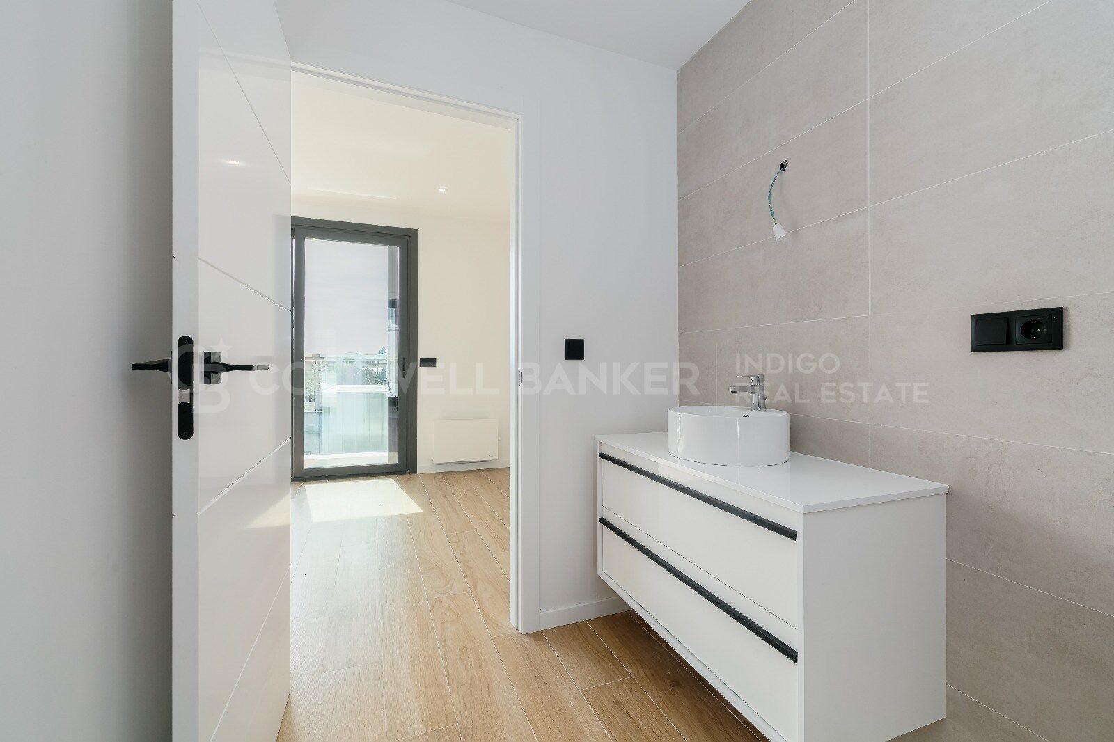 Magnificent villa with private pool, garden and next to the beach