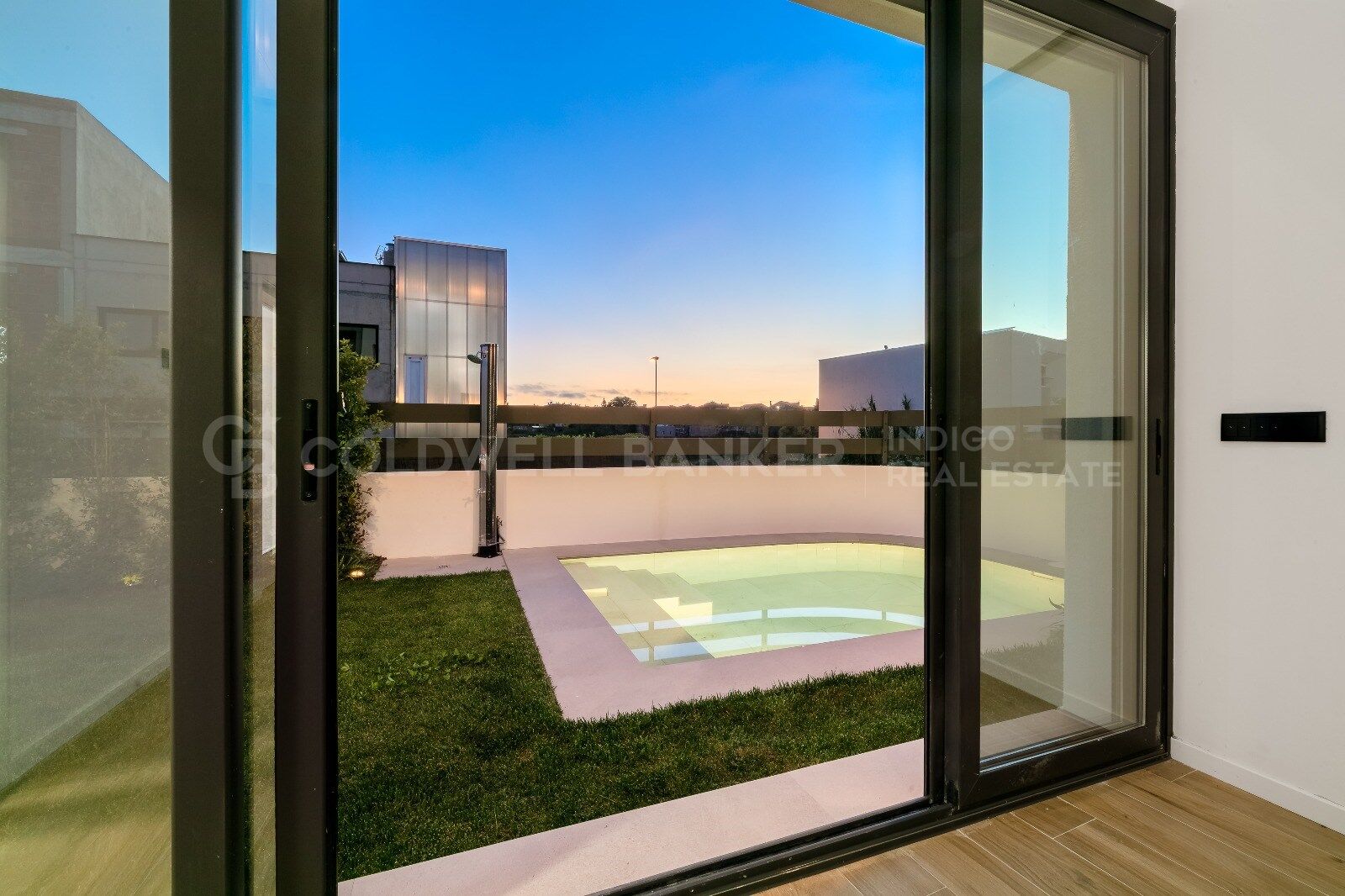 Magnificent villa with private pool, garden and next to the beach
