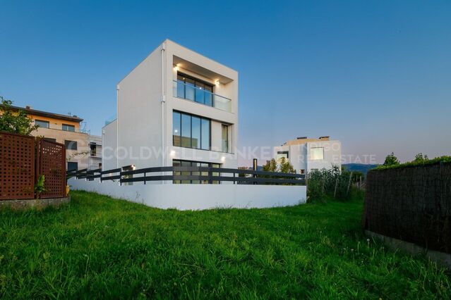 Wunderschöne Villa mit privatem Pool, Garten und direkt am Strand