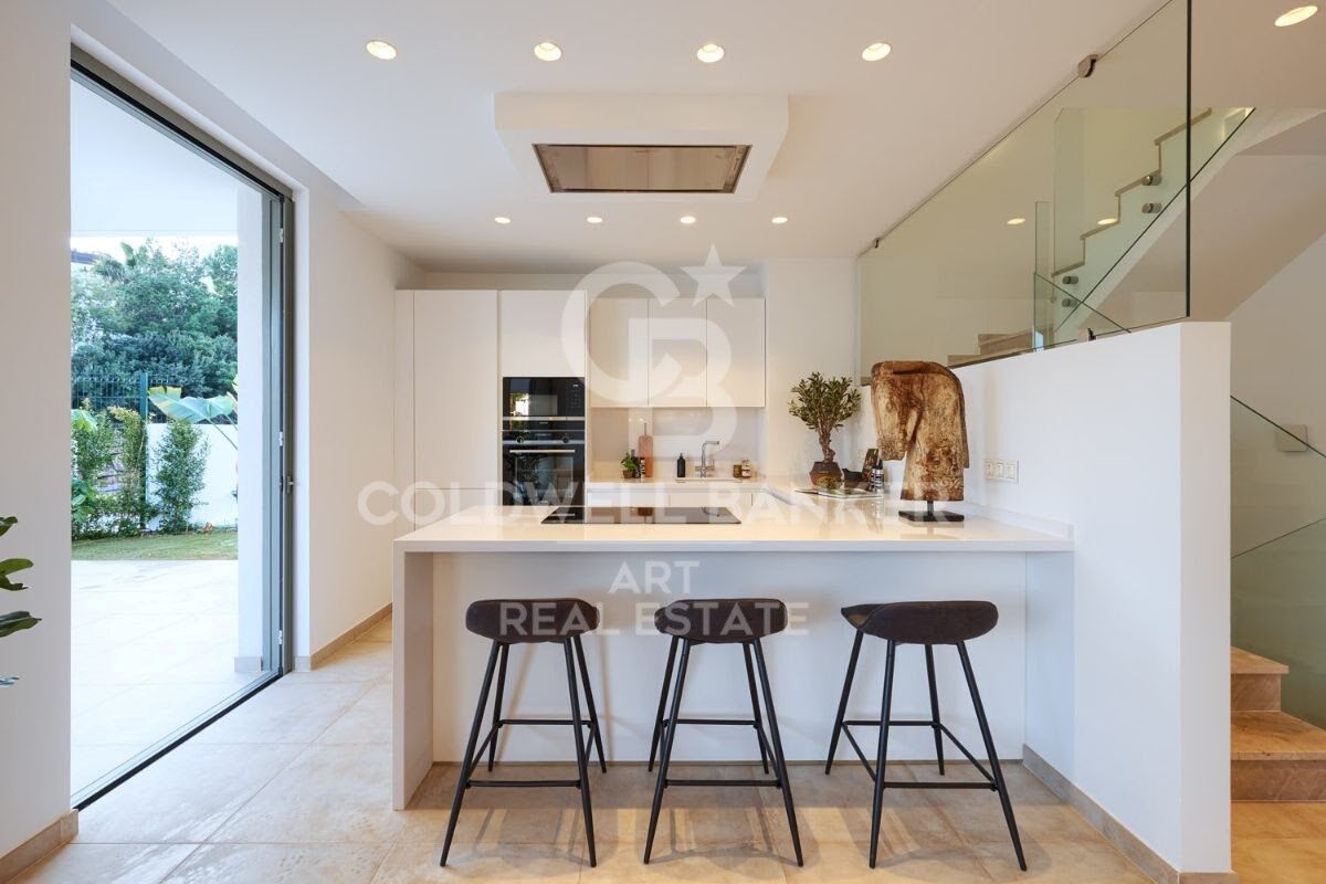 Modern frontline golf villa in El Campanario, Estepona, Costa del Sol