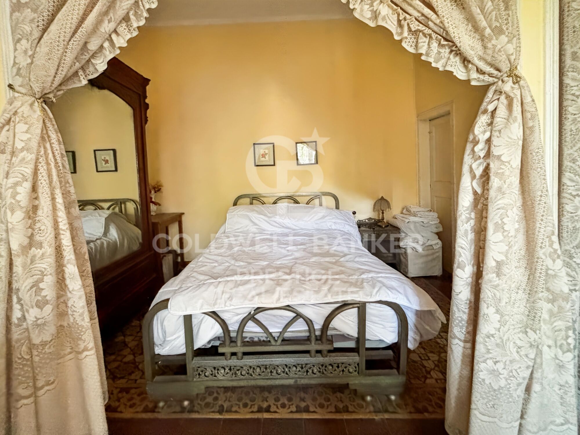 Opportunité d'investissement et de rénovation dans un immeuble noble sur La Rambla de Barcelone