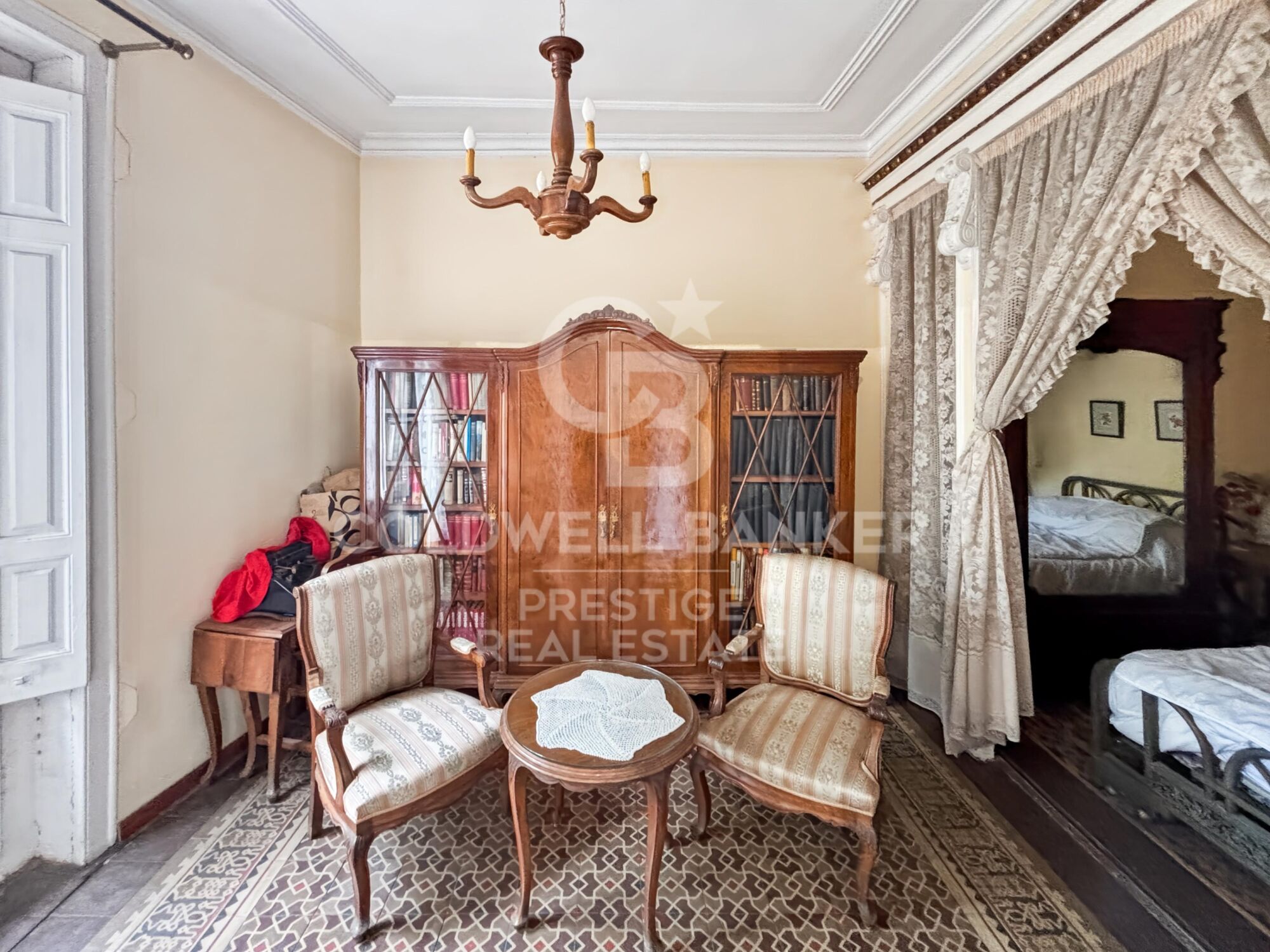 Investment and Renovation Opportunity in a Regal Building on La Rambla, Barcelona