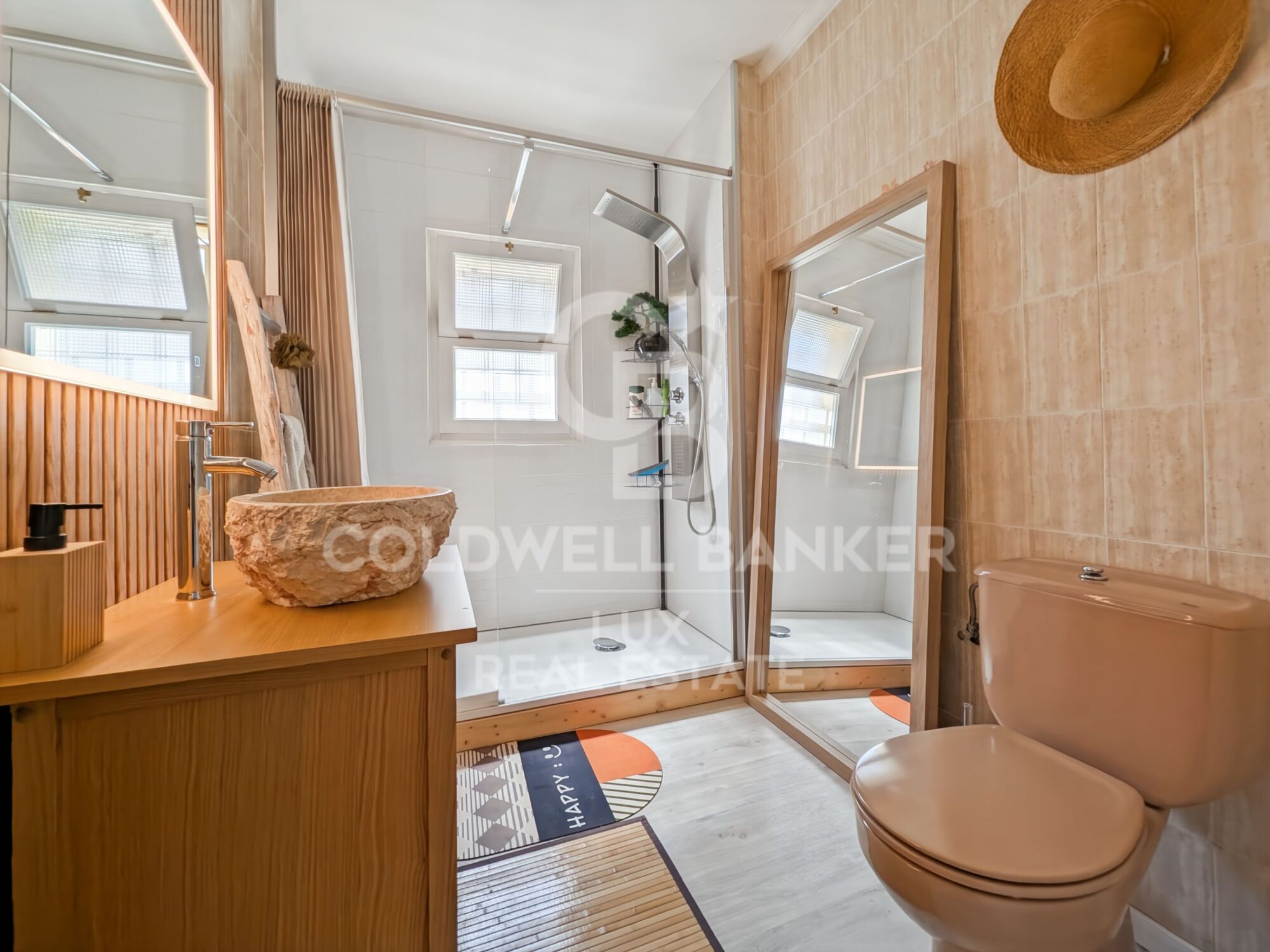 Maison avec grande terrasse et vue sur la mer et la montagne