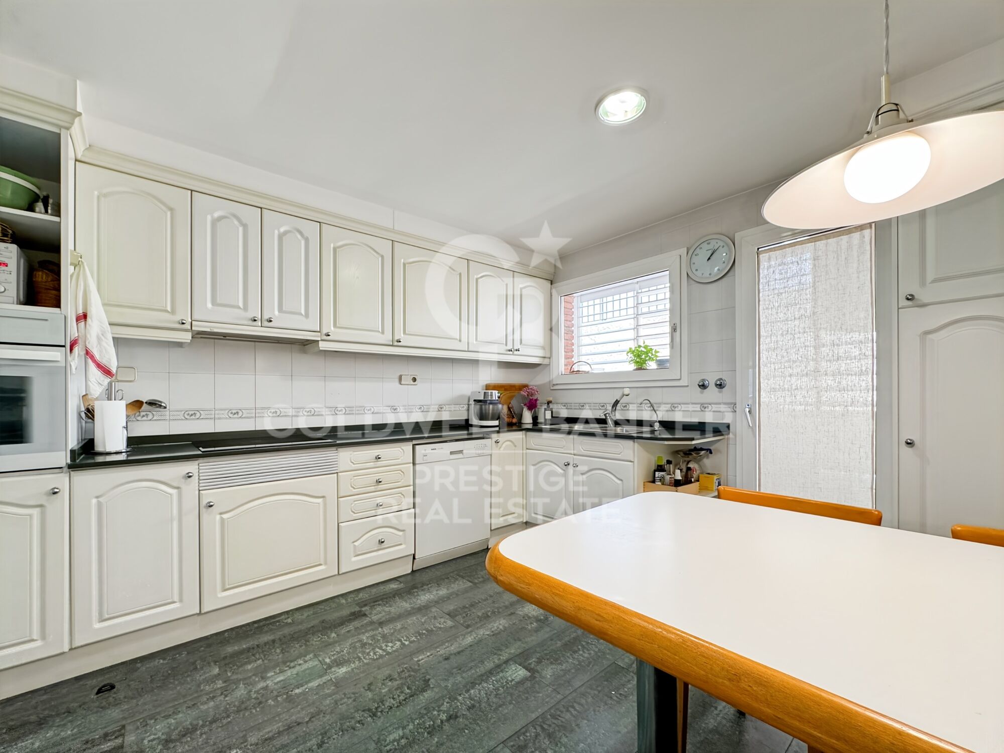 Exclusive apartment in Caldes d'Estrac with sea views and pool