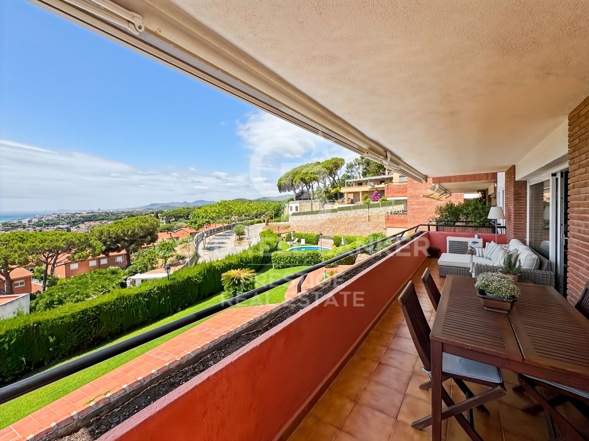 Exclusive apartment in Caldes d'Estrac with sea views and pool