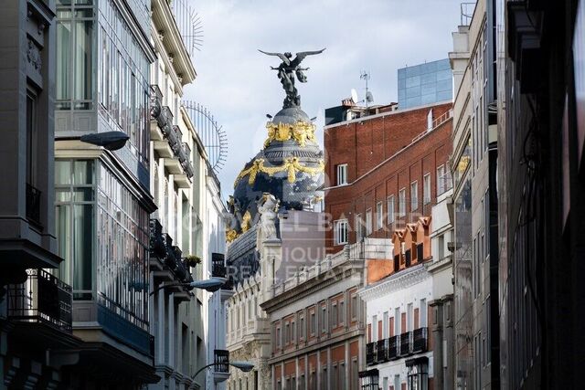 Brand new exterior flat in the centre of Madrid