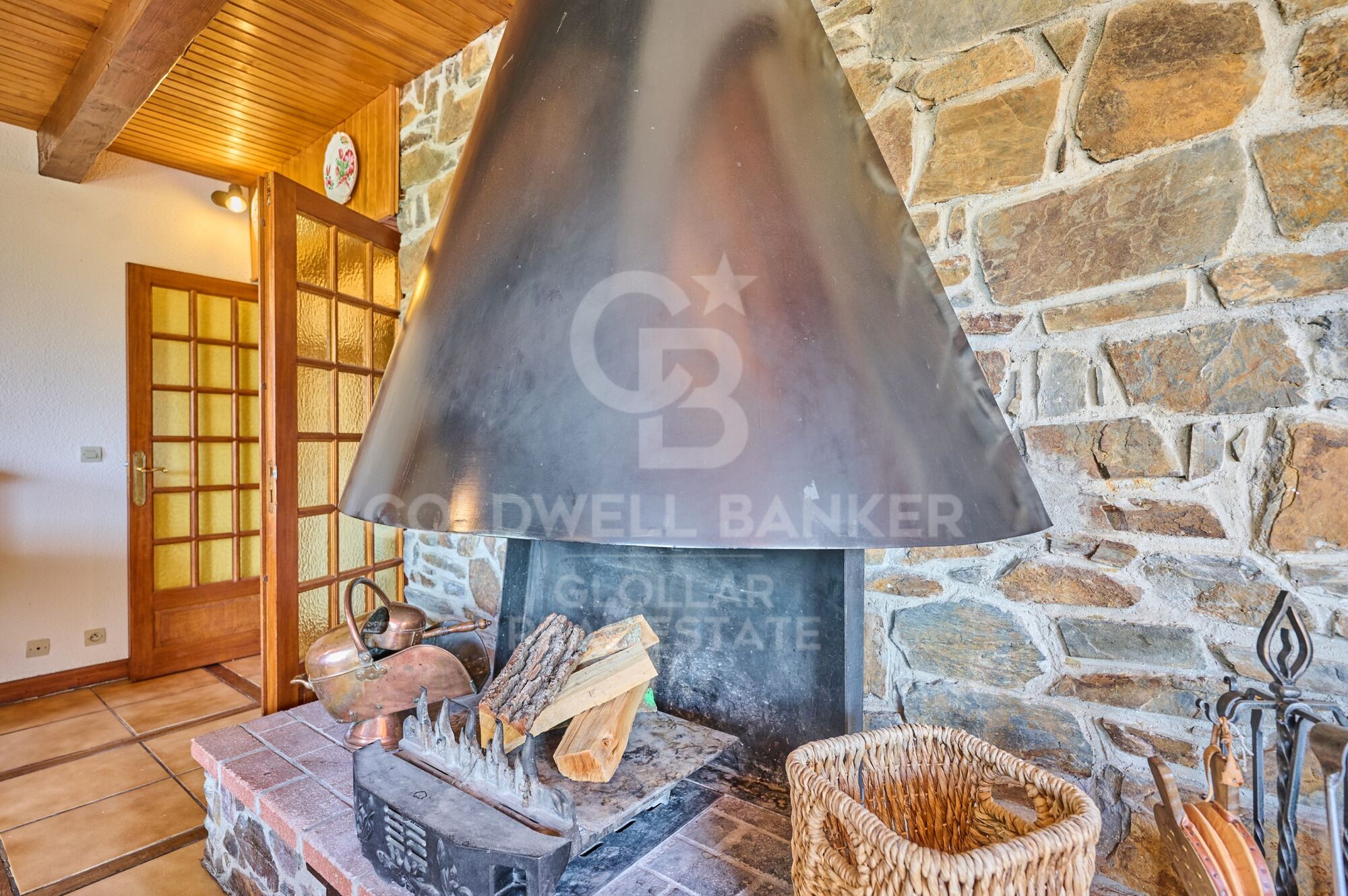 House 4 Bedrooms Sale Estavar