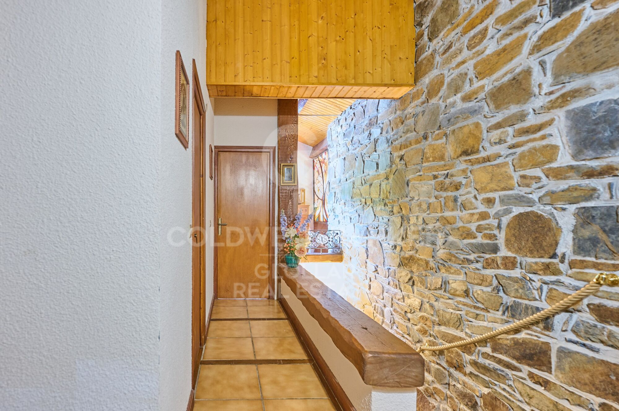House 4 Bedrooms Sale Estavar