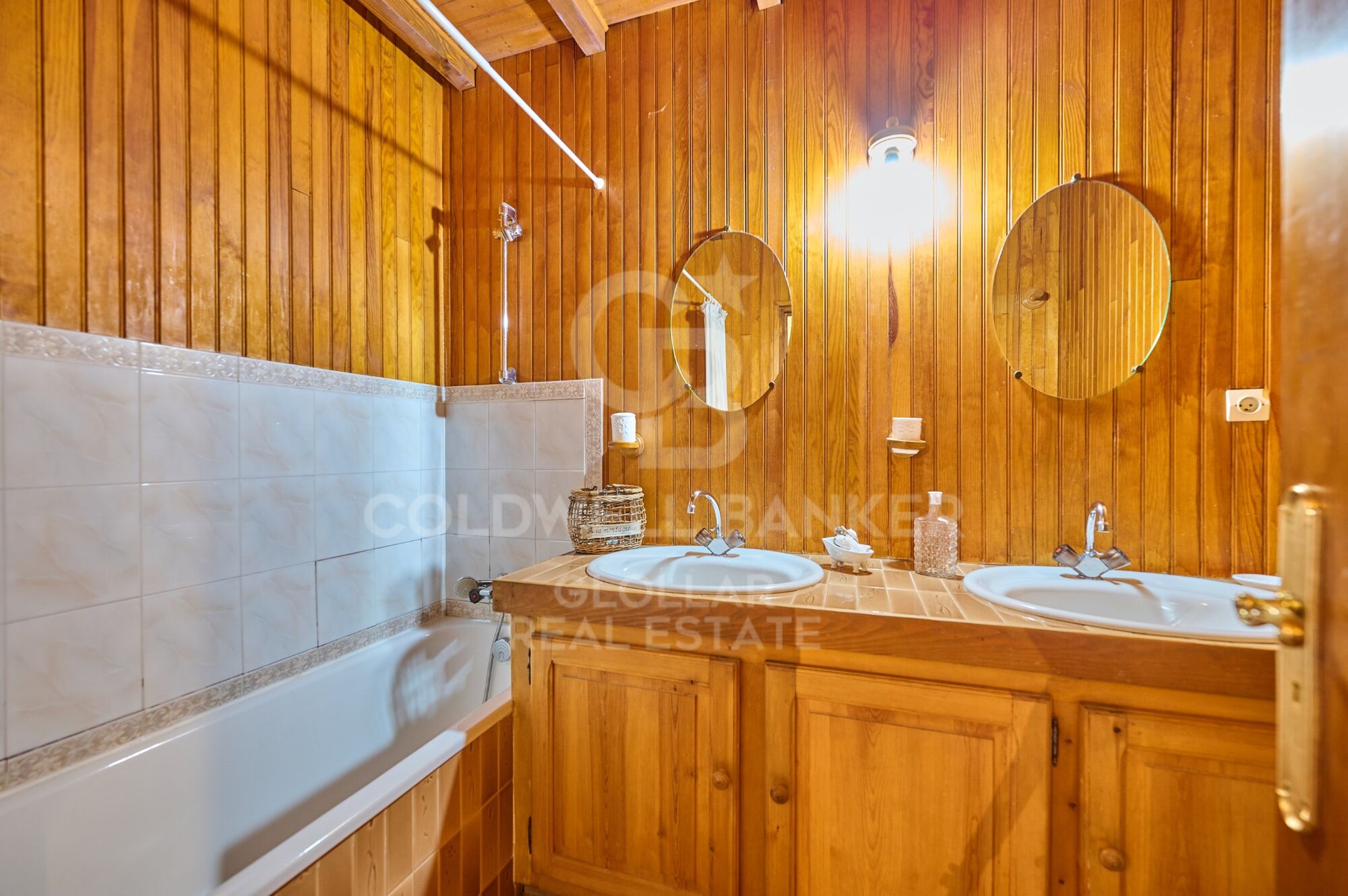 House 4 Bedrooms Sale Estavar