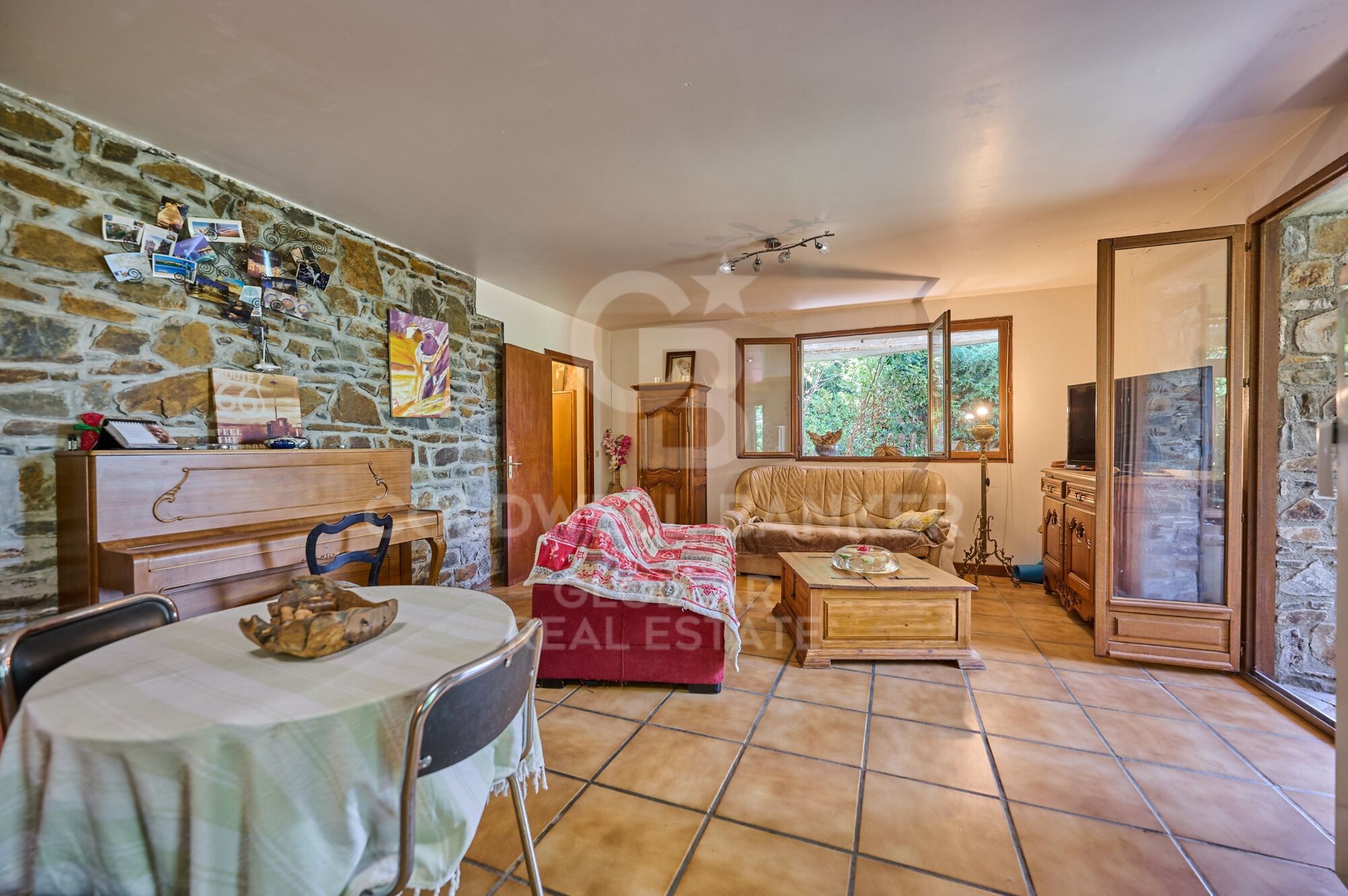 House 4 Bedrooms Sale Estavar