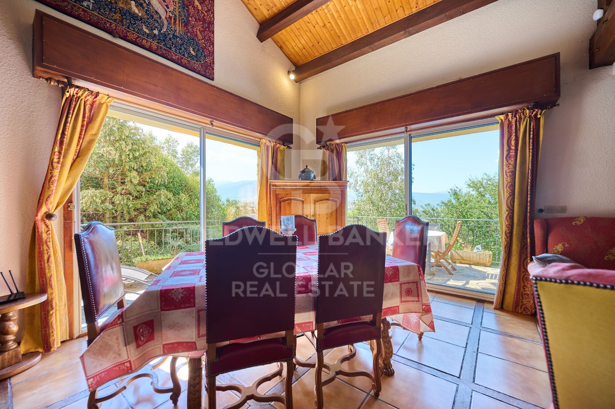 House 4 Bedrooms Sale Estavar