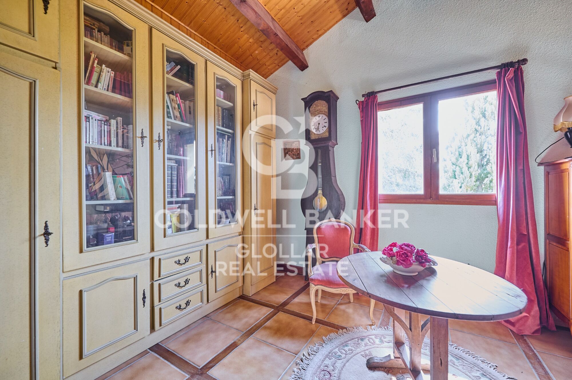 House 4 Bedrooms Sale Estavar