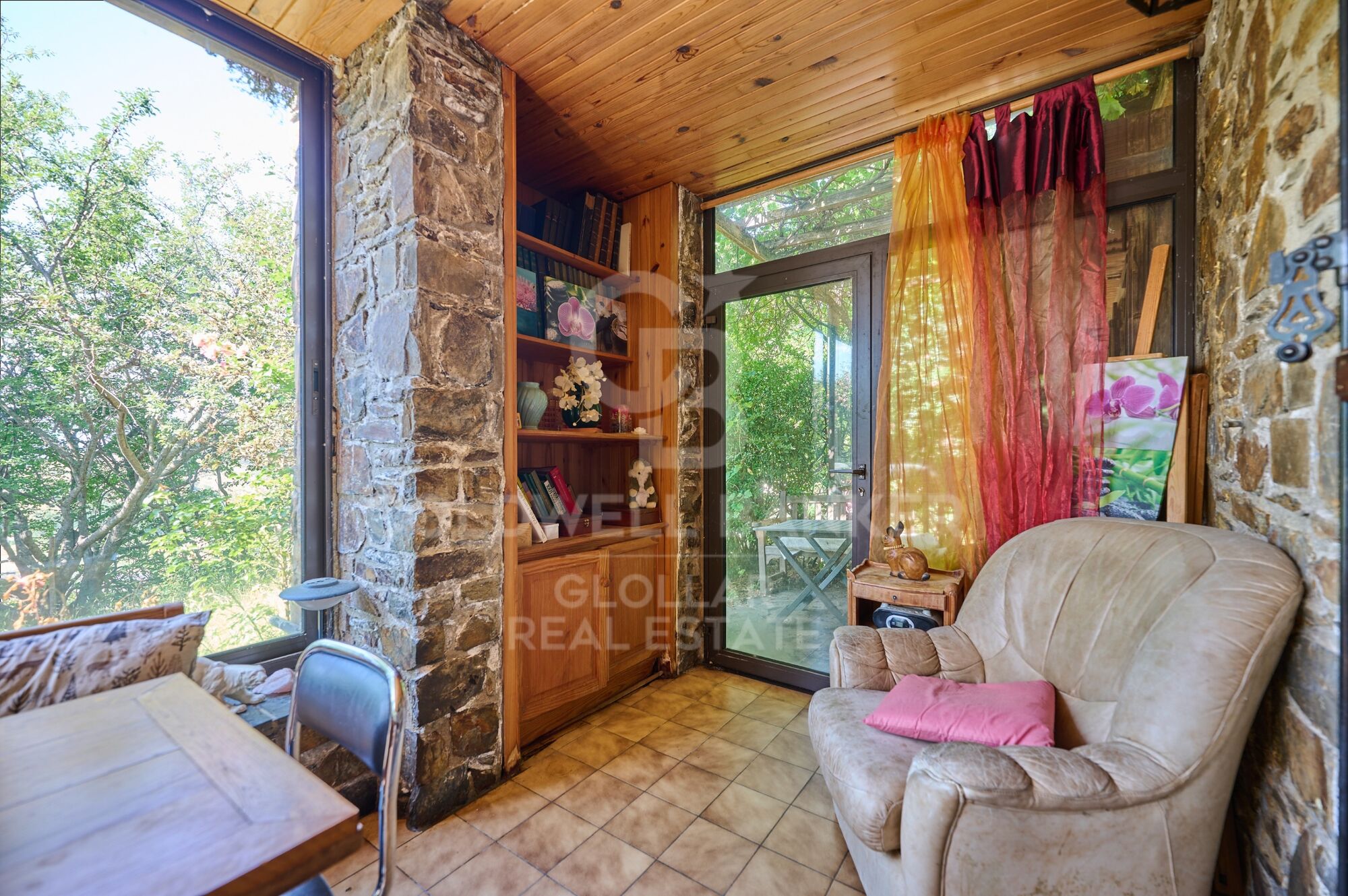 House 4 Bedrooms Sale Estavar