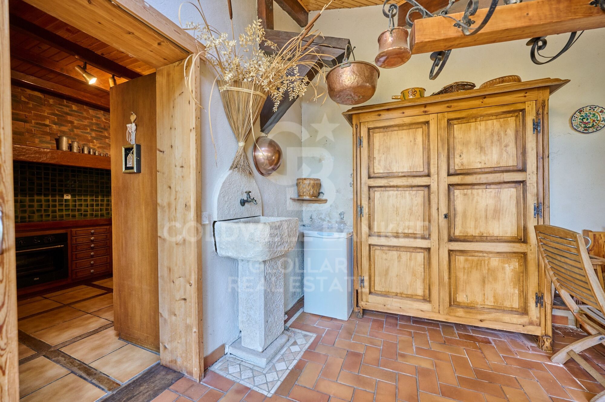 House 4 Bedrooms Sale Estavar