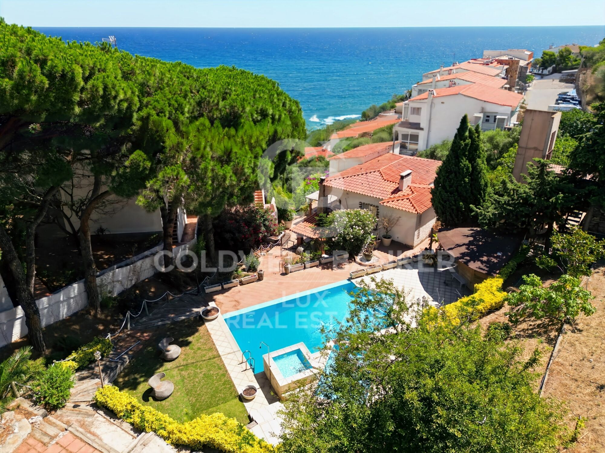 House with sea view and direct access to the beach in Llançà, Costa Brava