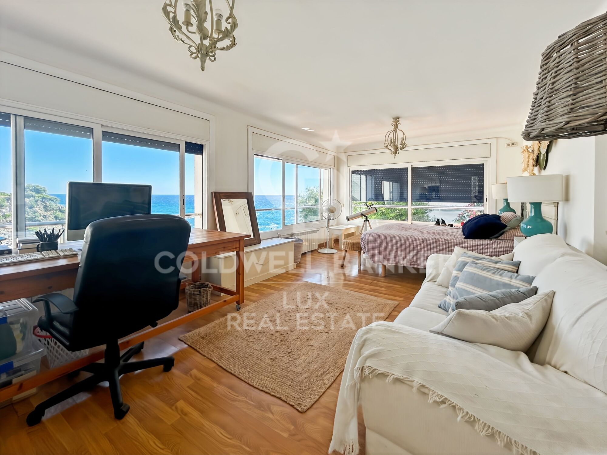 House with sea view and direct access to the beach in Llançà, Costa Brava