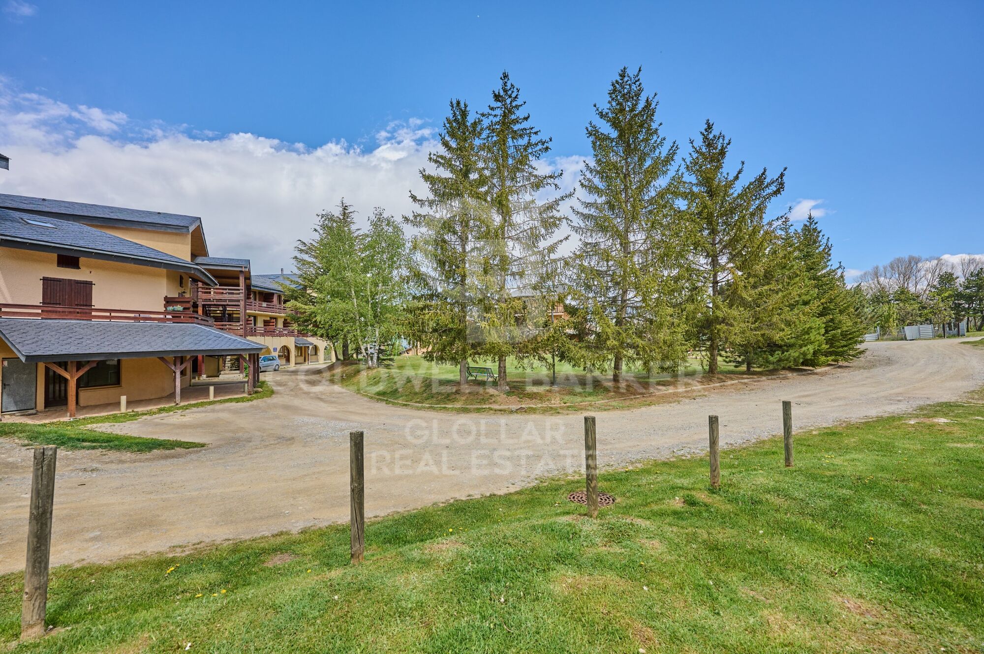 Planta baja con terraza y vistas en Sainte Léocadie