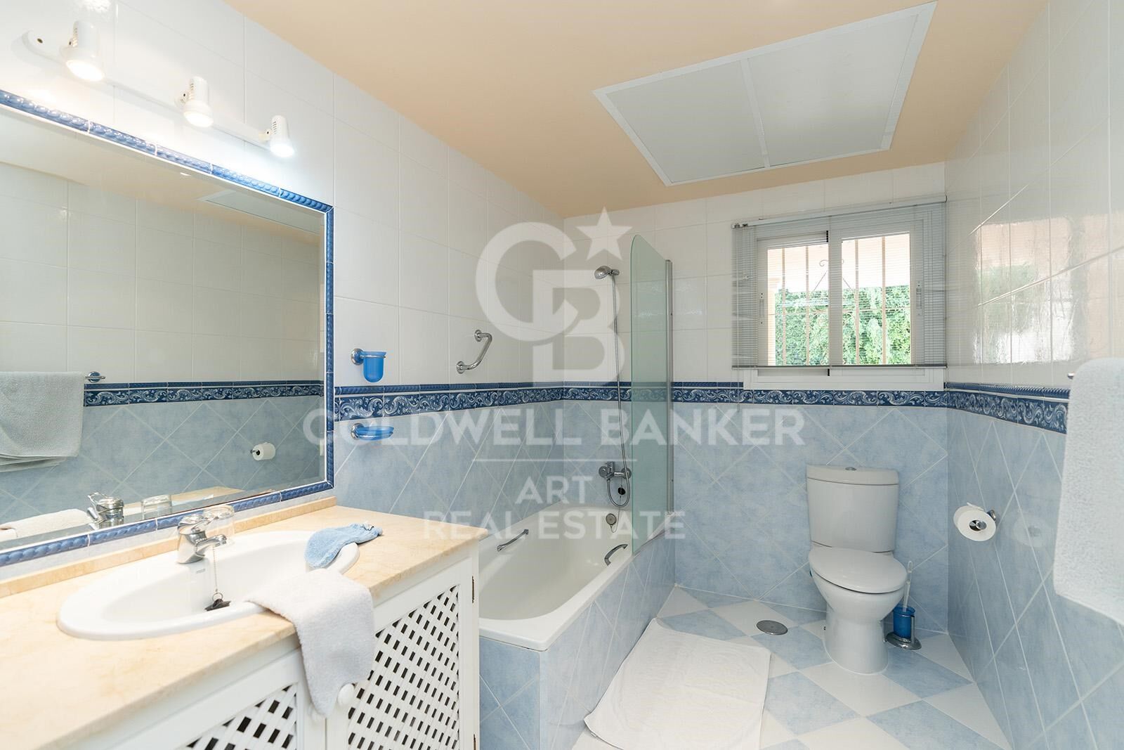 Elegant villa 50 meters from the beach in Guadalmina Baja, Costa del Sol