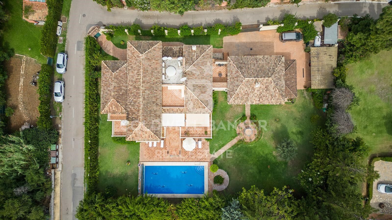 Elegant villa 50 meters from the beach in Guadalmina Baja, Costa del Sol