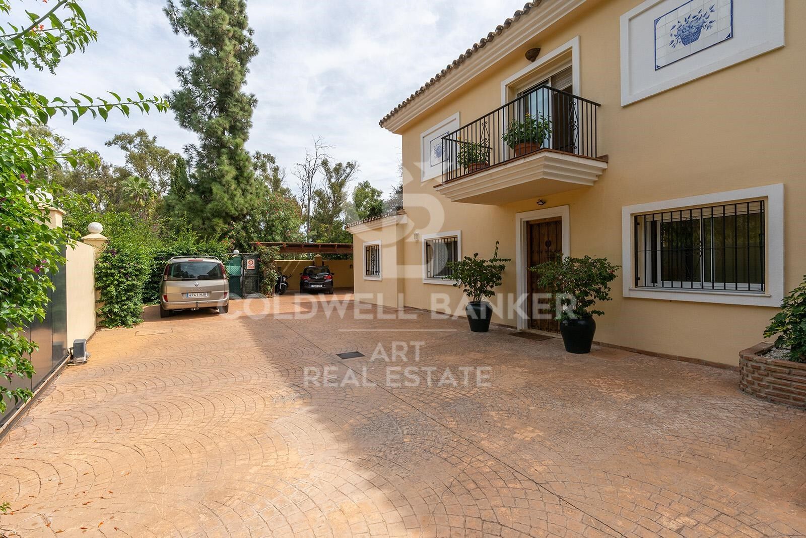 Elegant villa 50 meters from the beach in Guadalmina Baja, Costa del Sol