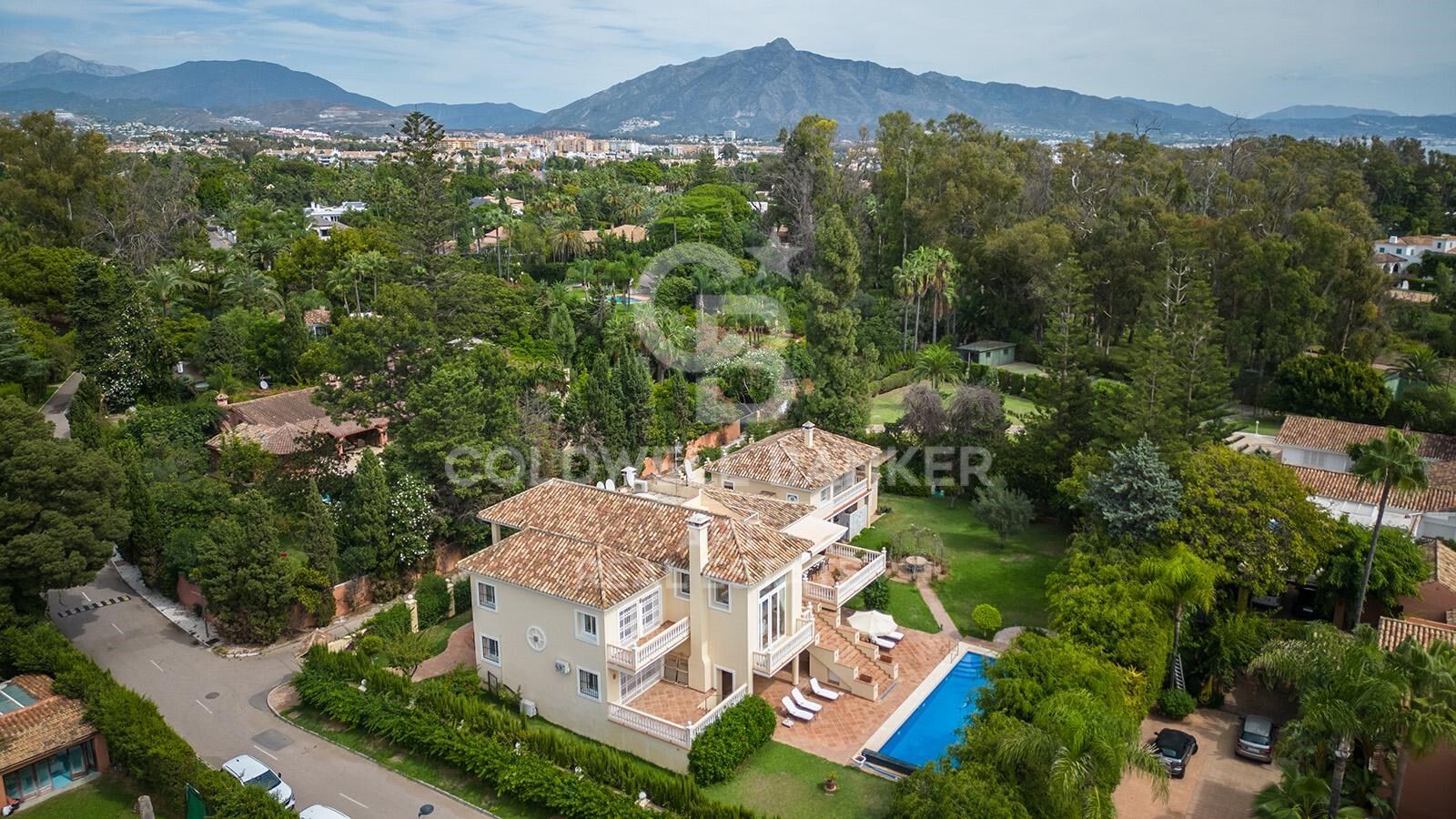 Villa elegante a 50 metros de la playa en Guadalmina Baja, Costa del Sol