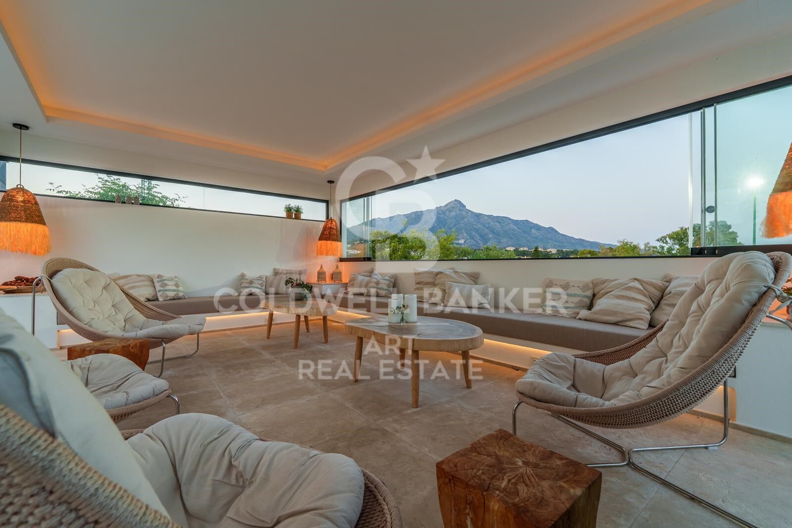 Zeitgenössische Luxusvilla in La Cerquilla, Nueva Andalucía, Marbella