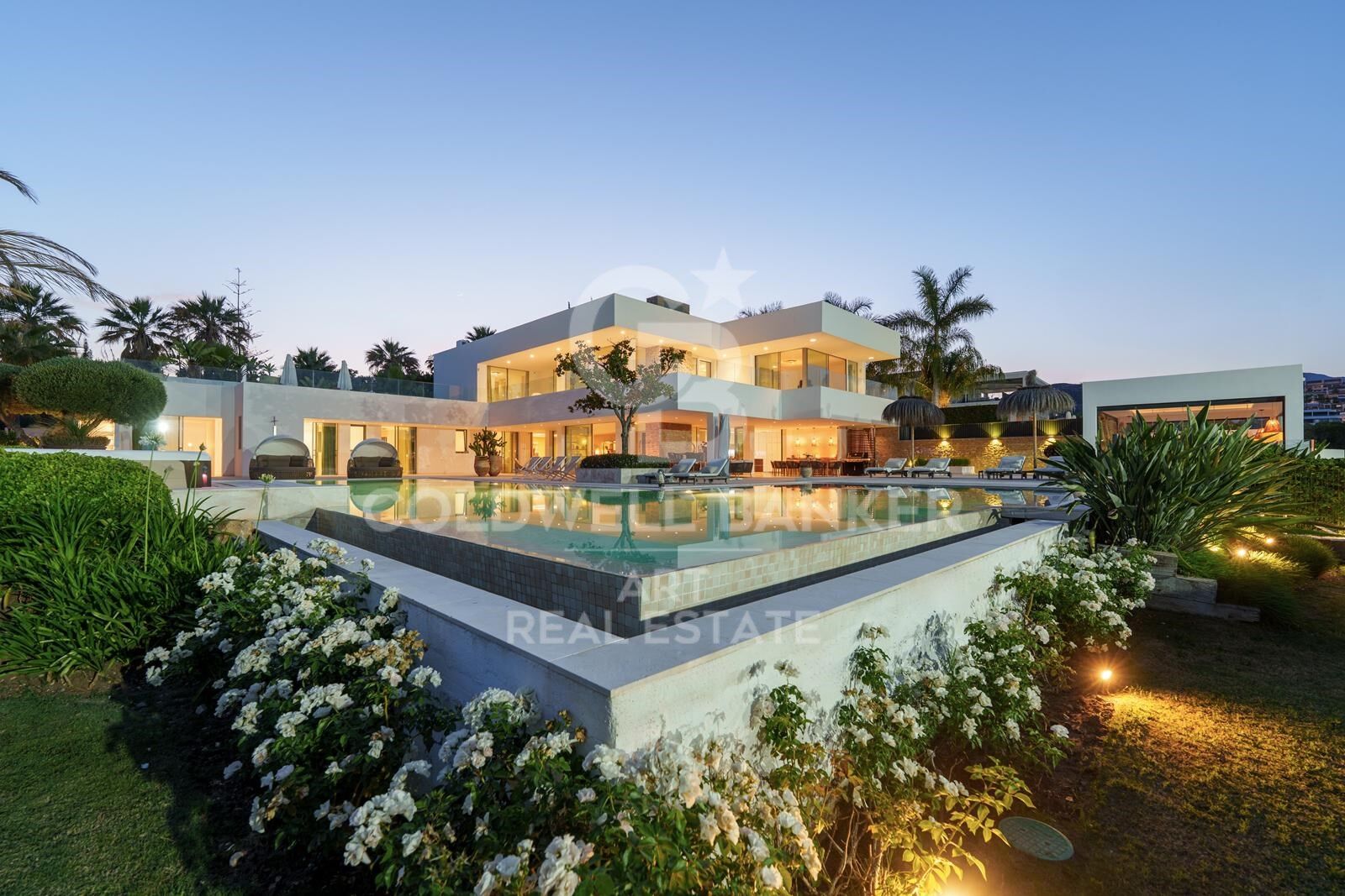 Zeitgenössische Luxusvilla in La Cerquilla, Nueva Andalucía, Marbella