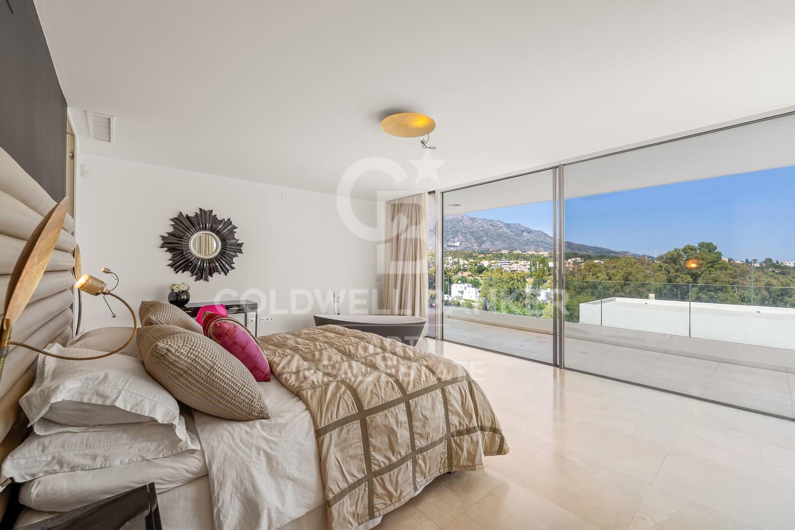 Contemporary luxury villa in La Cerquilla, Nueva Andalucía, Marbella