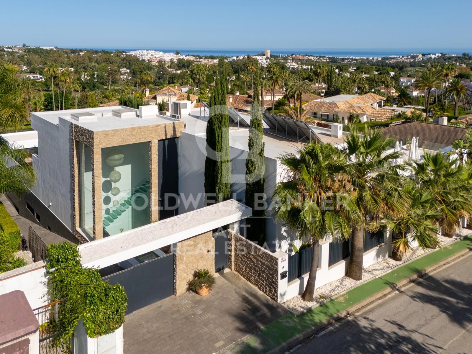 Contemporary luxury villa in La Cerquilla, Nueva Andalucía, Marbella