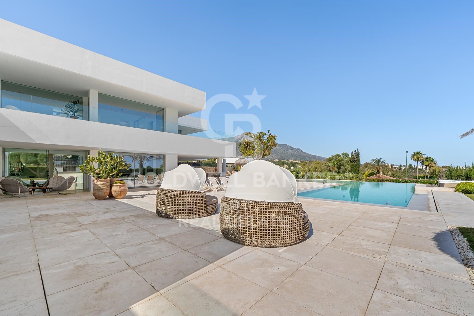 Contemporary luxury villa in La Cerquilla, Nueva Andalucía, Marbella