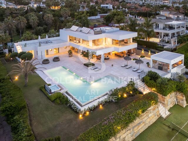 Zeitgenössische Luxusvilla in La Cerquilla, Nueva Andalucía, Marbella