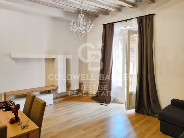 Investment Opportunity: 5 registered units with renovation project in historic building on Las Ramblas, Barcelona