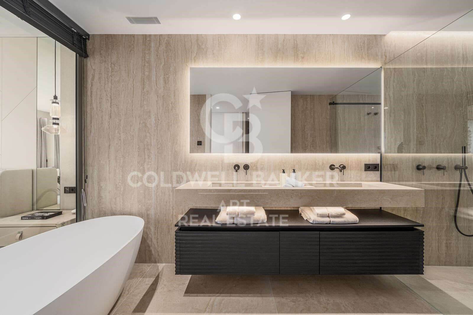 Elegante apartamento de 4 dormitorios con vistas panorámicas en Les Belvederes, Nueva Andalucía