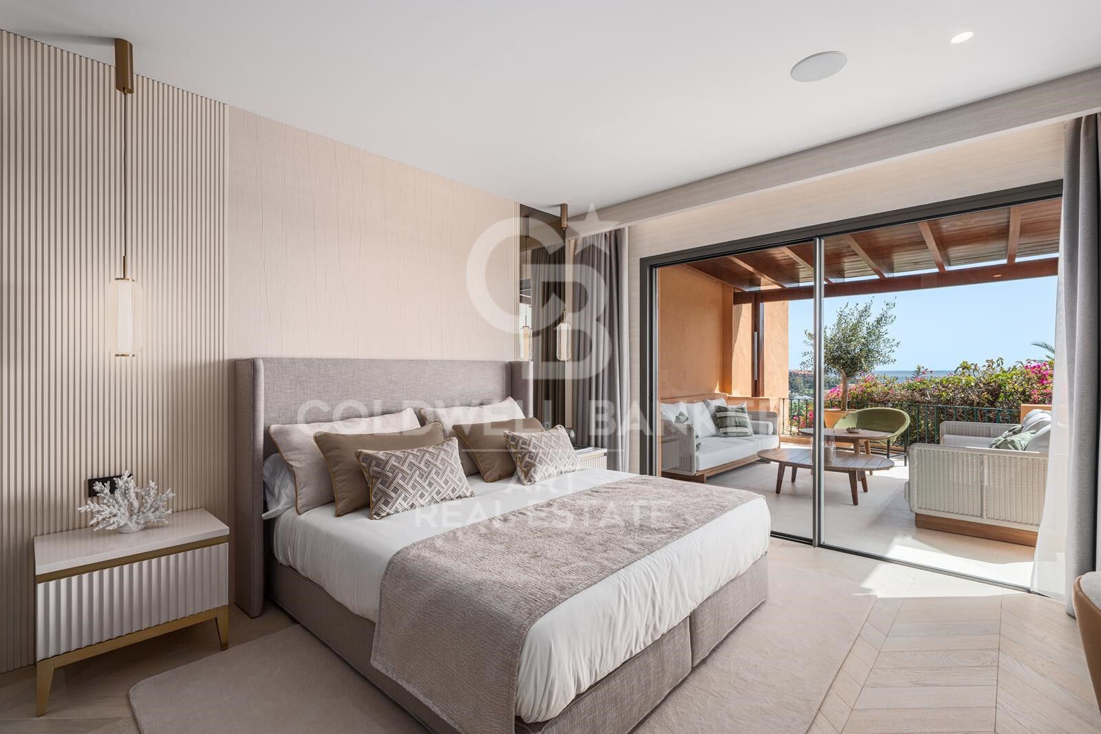 Elegante apartamento de 4 dormitorios con vistas panorámicas en Les Belvederes, Nueva Andalucía