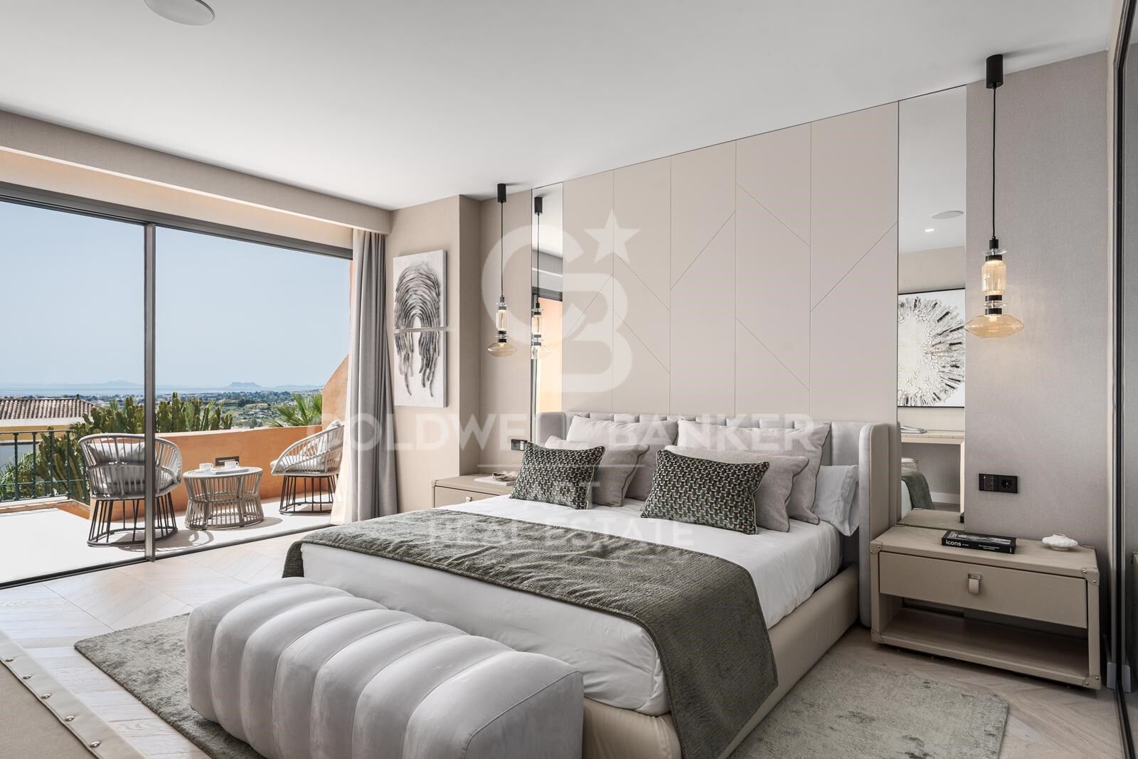 Stylish 4 bedroom flat with panoramic views in Les Belvederes, Nueva Andalucía
