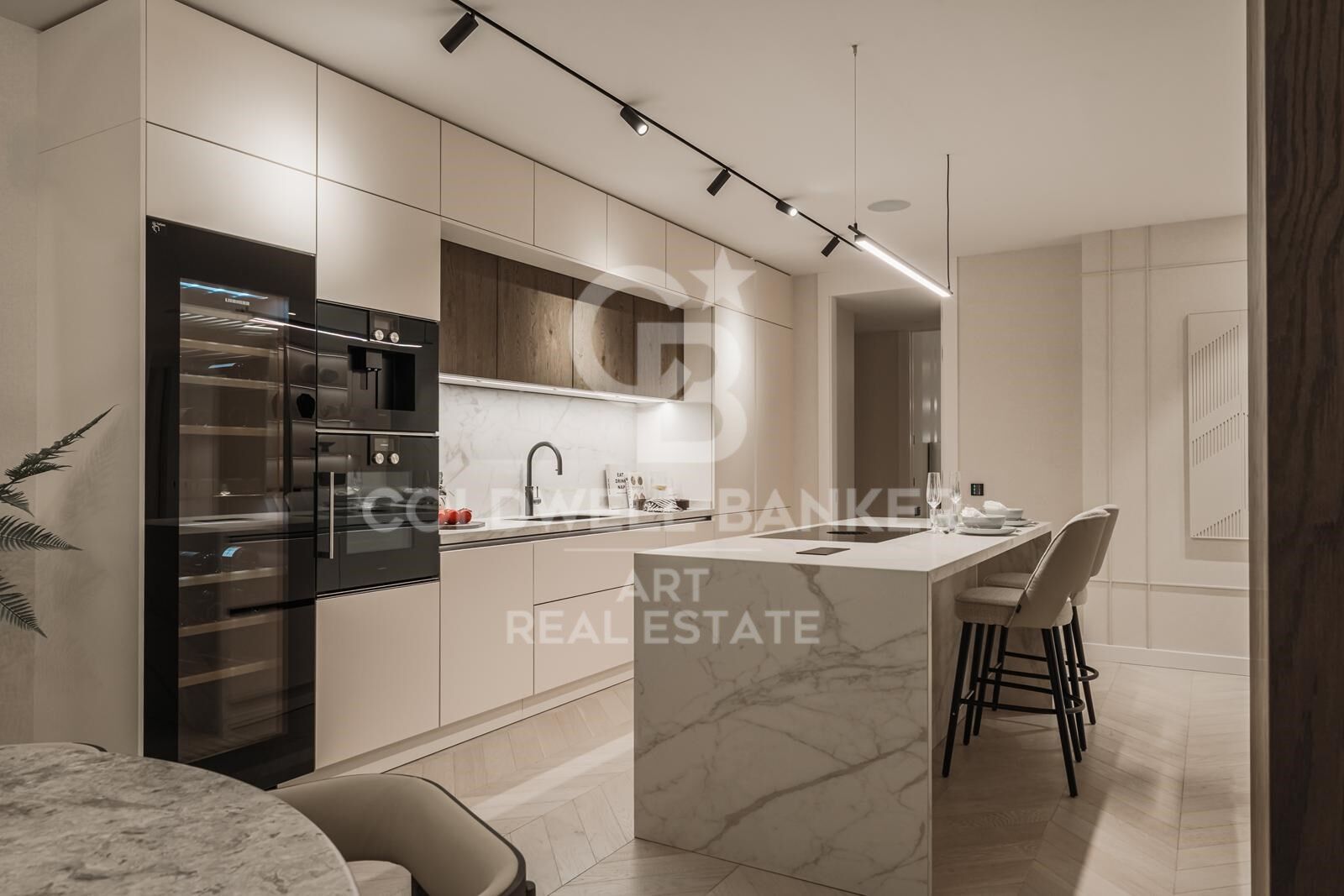 Stylish 4 bedroom flat with panoramic views in Les Belvederes, Nueva Andalucía